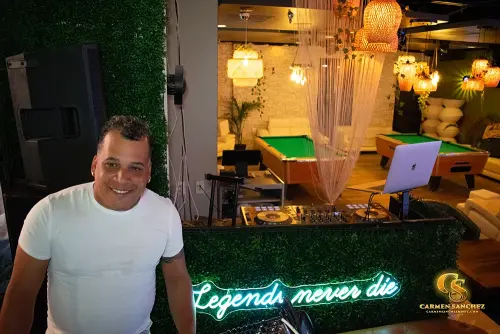 Carmen-and-Havana-Band-at-Legends-10