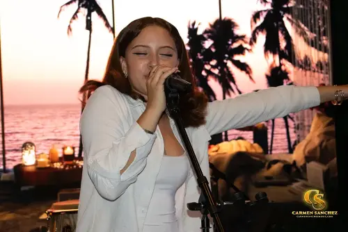 Carmen-and-Havana-Band-at-Legends-38