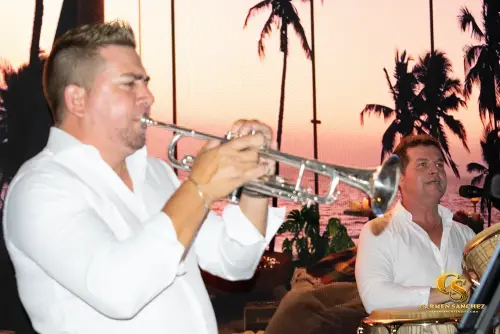 Carmen-and-Havana-Band-at-Legends-41